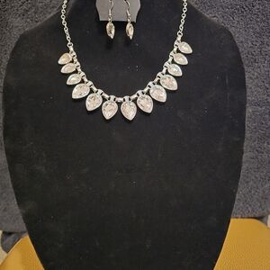 Paparazzi Silver Teardrop Necklace Set